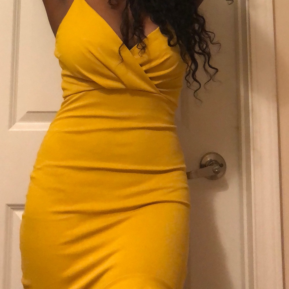 Yellow dress - Picture 2 of 2